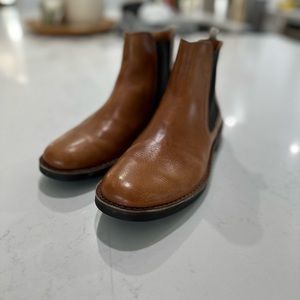 Astorflex Men’s Chelsea Pull on Boot size 11.5/12